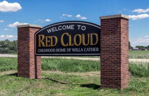 Red Cloud Welcome Sign