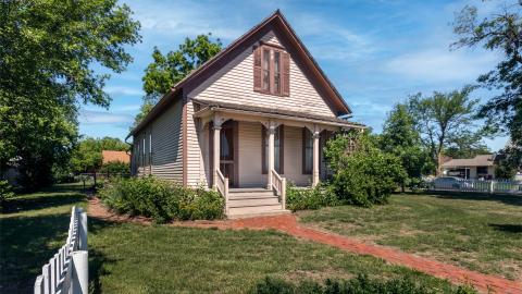 copy_of_9853_-_willa_cather_home_exterior.jpg copy_of_9853_-_willa_cather_home_exterior.jpg